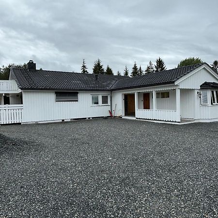 Classic 4 Bedrooms, 9 Guest Apartment In Kjeller Lillestrom - Good Proximity To Oslomet And Lillestrom Train Station Exterior foto